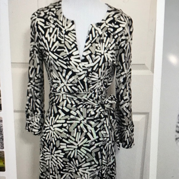 DVF silk wrap dress size 4 EUC - Picture 1 of 5